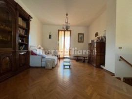 Vendita Villa bifamiliare Arezzo. Ottimo stato, posto auto, con balcone, 160 m², rif. 109545449 Vend