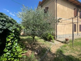 Vendita Villa bifamiliare Arezzo. Buono stato, posto auto, con terrazza, riscaldamento autonomo, 200