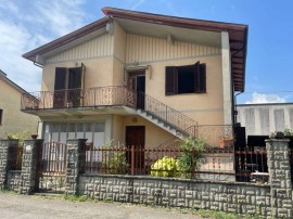 Vendita Villa bifamiliare Arezzo. Buono stato, posto auto, con terrazza, riscaldamento autonomo, 200