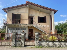 Vendita Villa bifamiliare Arezzo. Buono stato, posto auto, con terrazza, riscaldamento autonomo, 200