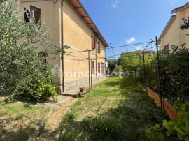 Vendita Villa bifamiliare Arezzo. Buono stato, posto auto, con terrazza, riscaldamento autonomo, 200