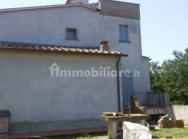 Vendita Appartamento in Località Poggio Ciliegio. Arezzo. Primo piano, riscaldamento autonomo, rif. 