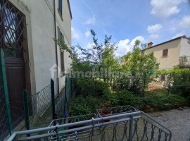 Vendita Appartamento Arezzo. Da ristrutturare, piano rialzato, riscaldamento autonomo, rif. 11353491