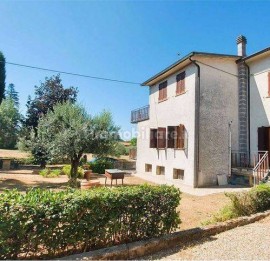 Vendita Terratetto unifamiliare in Tregozzano Beneduci Arezzo. Nuova, posto auto, con terrazza, risc