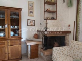 Vendita Villa bifamiliare Arezzo. Ottimo stato, posto auto, riscaldamento autonomo, 80 m², rif. 1007