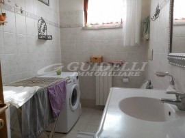 Vendita Villa bifamiliare Arezzo. Ottimo stato, posto auto, riscaldamento autonomo, 80 m², rif. 1007, Italia, Arezzo