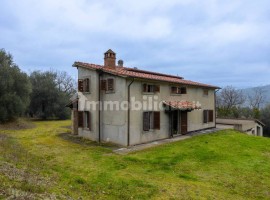 Vendita Casale in via Santa Maria delle Grazie Arezzo. Nuovo, posto auto, 384 m², rif. 111363409 Ven