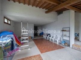 Vendita Casale in via Santa Maria delle Grazie Arezzo. Nuovo, posto auto, 384 m², rif. 111363409 Ven