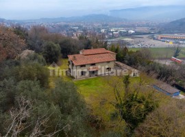 Vendita Casale in via Santa Maria delle Grazie Arezzo. Nuovo, posto auto, 384 m², rif. 111363409 Ven