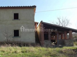 Vendita Cascina in Complesso residenziale Ponte Buriano Arezzo. Da ristrutturare, posto auto, 450 m²