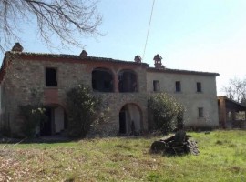 Vendita Cascina in Complesso residenziale Ponte Buriano Arezzo. Da ristrutturare, posto auto, 450 m²