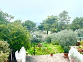 Vendita Villa bifamiliare Arezzo. Ottimo stato, posto auto, con terrazza, riscaldamento autonomo, 18