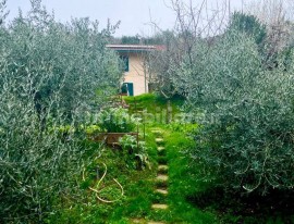 Vendita Villa bifamiliare Arezzo. Ottimo stato, posto auto, con terrazza, riscaldamento autonomo, 18