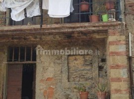 Vendita Terratetto unifamiliare in Località Scopeto Arezzo. Da ristrutturare, posto auto, con balcon