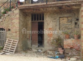 Vendita Terratetto unifamiliare in Località Scopeto Arezzo. Da ristrutturare, posto auto, con balcon