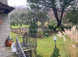 Vendita Villa bifamiliare Arezzo. Buono stato, posto auto, con terrazza, riscaldamento autonomo, 250