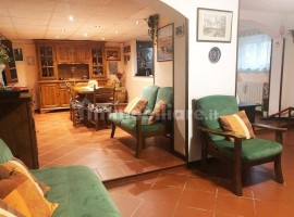 Vendita Villa a schiera Arezzo. Buono stato, posto auto, riscaldamento autonomo, 120 m², rif. 109943