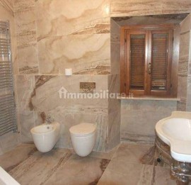 Palazzo - Edificio 2 piani, ottimo stato, Arezzo, Rif. 90505145 - Immobiliare.it Palazzo - Edificio , Italia, Arezzo