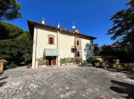 Vendita Villa plurifamiliare Arezzo. Buono stato, posto auto, con terrazza, riscaldamento autonomo, 