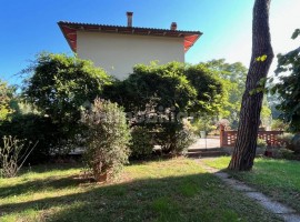 Vendita Villa plurifamiliare Arezzo. Buono stato, posto auto, con terrazza, riscaldamento autonomo, 