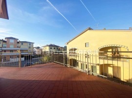 Vendita Villa unifamiliare in via di San Leo 21 Arezzo. Posto auto, con terrazza, 220 m², rif. 10794