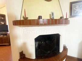 Vendita Villa unifamiliare in via di San Leo 21 Arezzo. Posto auto, con terrazza, 220 m², rif. 10794