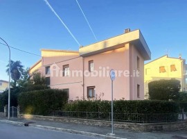 Vendita Villa unifamiliare in via di San Leo 21 Arezzo. Posto auto, con terrazza, 220 m², rif. 10794