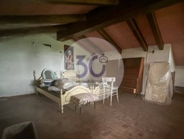 Vendita Terratetto unifamiliare in Campoluci Arezzo. Con balcone, riscaldamento autonomo, 250 m², ri