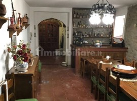 Vendita Villa a schiera Arezzo. Buono stato, posto auto, riscaldamento autonomo, 280 m², rif. 109470