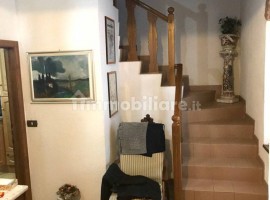 Vendita Villa a schiera Arezzo. Buono stato, posto auto, riscaldamento autonomo, 280 m², rif. 109470