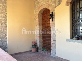 Vendita Villa a schiera Arezzo. Buono stato, posto auto, riscaldamento autonomo, 280 m², rif. 109470