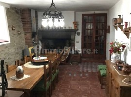 Vendita Villa a schiera Arezzo. Buono stato, posto auto, riscaldamento autonomo, 280 m², rif. 109470