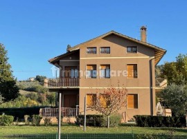 Vendita Villa plurifamiliare in via Giovanni Severi Arezzo. Buono stato, posto auto, con balcone, ri, Italia, Arezzo