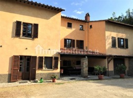 Vendita Casale Arezzo. Buono stato, posto auto, 500 m², rif. 107722371 Vendita Casale Arezzo. Buono 