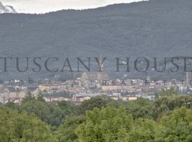 Vendita Villa a schiera in via Di Agazzi Arezzo. Ottimo stato, posto auto, con balcone, riscaldament