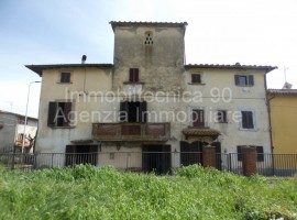 Vendita Terratetto unifamiliare in pratantico Arezzo. Da ristrutturare, posto auto, con balcone, ris