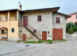 Vendita Terratetto unifamiliare in via Tullio Innocenti Arezzo. Da ristrutturare, posto auto, con ba