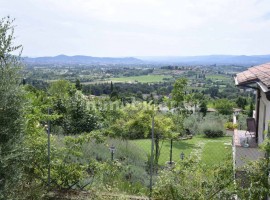 Vendita Villa plurifamiliare Arezzo. Ottimo stato, posto auto, con terrazza, riscaldamento autonomo,