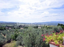 Vendita Villa plurifamiliare Arezzo. Ottimo stato, posto auto, con terrazza, riscaldamento autonomo,