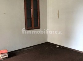 Vendita Villa unifamiliare Arezzo. Da ristrutturare, con balcone, riscaldamento autonomo, 210 m², ri