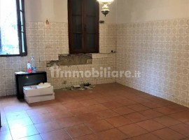 Vendita Villa unifamiliare Arezzo. Da ristrutturare, con balcone, riscaldamento autonomo, 210 m², ri