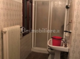 Vendita Villa unifamiliare Arezzo. Da ristrutturare, con balcone, riscaldamento autonomo, 210 m², ri