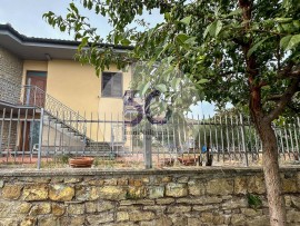 Vendita Villa bifamiliare in stroppiello Arezzo. Buono stato, posto auto, con balcone, riscaldamento