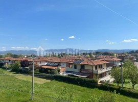 Vendita Appartamento Arezzo. Quadrilocale in Località Agazzi. Da ristrutturare, secondo piano, posto