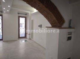 Vendita Terratetto unifamiliare Arezzo. Ottimo stato, con terrazza, riscaldamento autonomo, 170 m², 