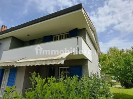 Vendita Villa a schiera in via Lorenzo Viani 30 Arezzo. Da ristrutturare, posto auto, con terrazza, 