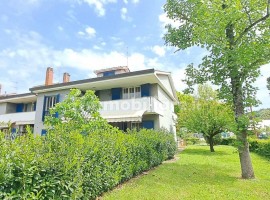 Vendita Villa a schiera in via Lorenzo Viani 30 Arezzo. Da ristrutturare, posto auto, con terrazza, 