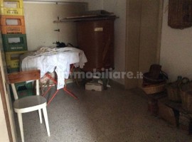 Vendita Villa unifamiliare in via Anconetana San C. Arezzo. Da ristrutturare, posto auto, con terraz