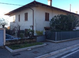 Vendita Villa unifamiliare in Località Policiano, 95 Arezzo. Da ristrutturare, riscaldamento autonom