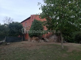 Vendita Casa colonica in Strada Comunale di Giovi Arezzo. Da ristrutturare, 500 m², rif. 93532120 Ve